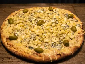 Pizza de cuatro quesos