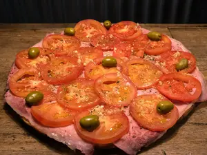 Pizza napolitana con jamón