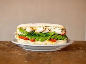 Sandwich de pollo en ciabatta