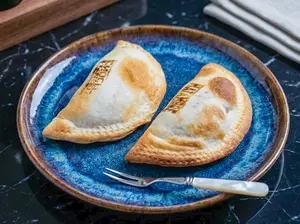 Empanada de choclo y queso