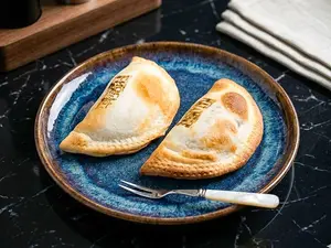 Empanada de verdura y queso.