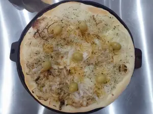 Pizza de fugazza con queso