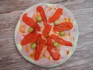 Pizza de jamón y morrones