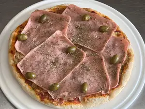 Pizza jamón y mozzarella