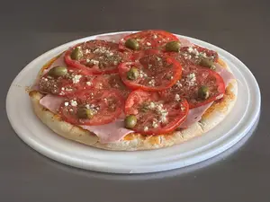Pizza napolitana con jamón