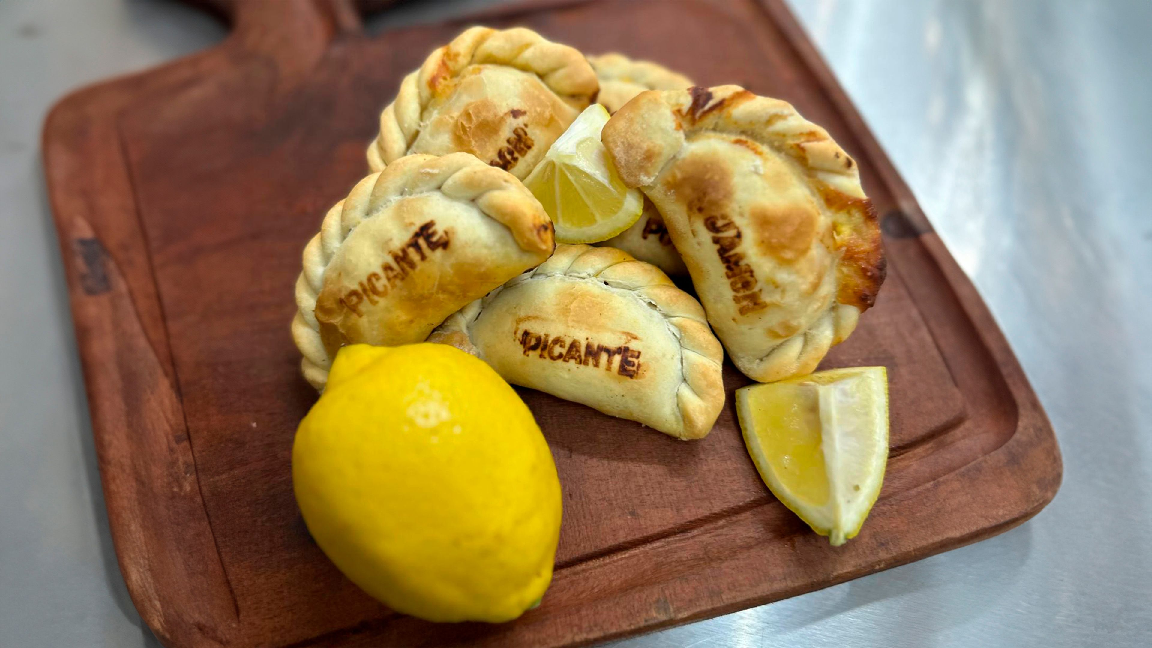 Portada de La Bomba Empanadas Tucumanas Recoleta