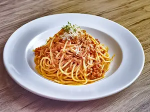 Spaghettis con salsa bolognesa