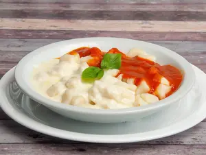 Ñoquis de papa con salsa mixta