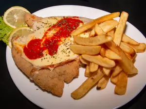 Suprema de pollo napolitana