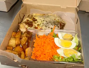 Milanesa napo con ensalada