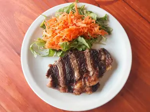1/2 bife c/ens lechu y zana