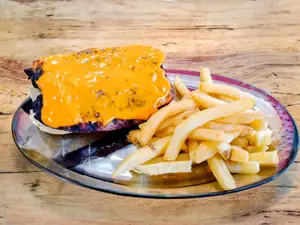 Choripan de la casa + fritas