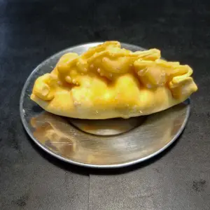 Empanada frita de pollo