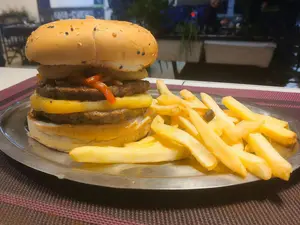 Hamburguesa De La Casa