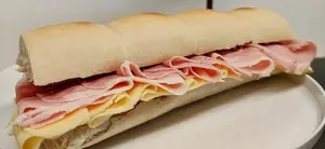 Baguette de jamón y queso