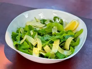 Ensalada rúcula y parmesano