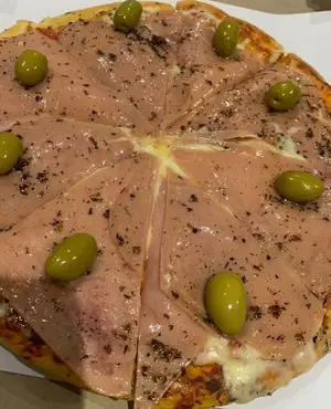 Pizza con jamón