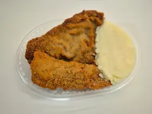 Milanesa de carne con puré