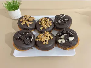 Alfajor con baño de chocolate