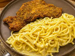 Milanesa con tallarines