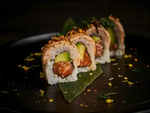 Roll Dos Salmones