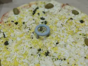 Pizza con jamón y huevo