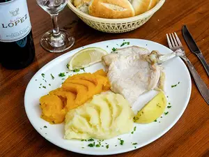 1/4 de pollo con guarnición