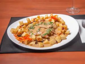 1/4 de pollo en su salsa