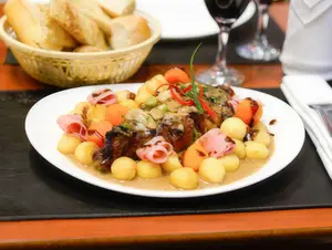 Bife de chorizo con guarnición