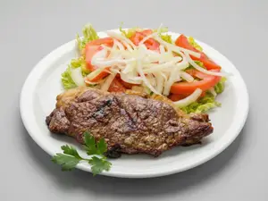 Bife de lomo en su salsa