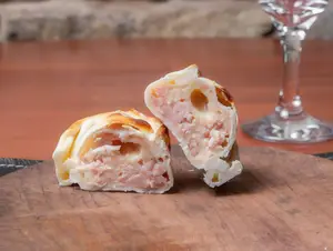 Empanada de jamón y queso