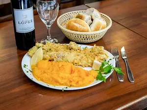 Filet de merluza con guarnición
