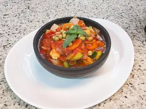 Menú Del Día - Cazuela De Pollo Y Vegetales