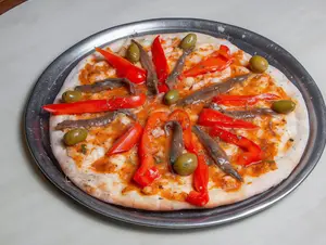 Pizza Con Anchoas 8 Porciones
