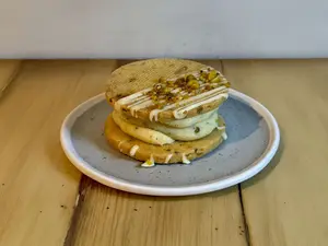 Alfajor de pistacho y framb