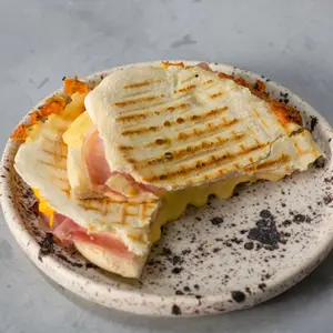 Tostado Arabe De Jamon Y Queso