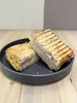 Tostado De Jamon Y Queso