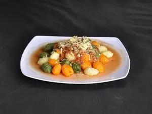 Ñoquis Tricolor con Salsa