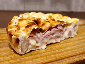 Porción De Tarta Jamón Y Queso
