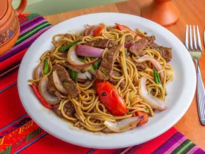 Tallarin saltado