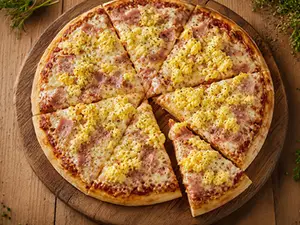 Pizza con jamon y huevo grande