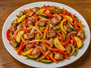 Wok de vegetales con cerdo