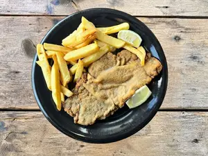 Milanesa de ternera con papas fritas