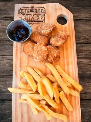 Nuggets de pollo con guarnición x 10