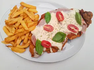Milanesa napolitana con papas fritas