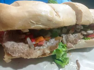 Sándwich de bondiola con papas  fritas