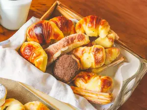 Docena de facturas surtidas