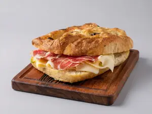 Focaccia crudo