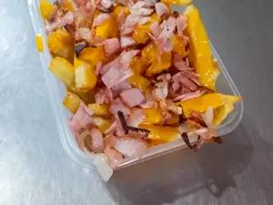 Fritas chica, con chedar y pan