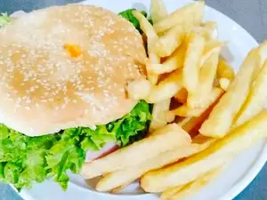 Hamb con lechuga y tomate